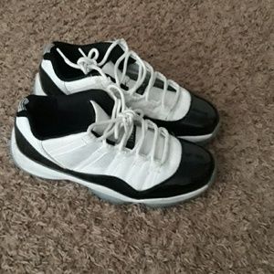 Jordan 11 Concord lows